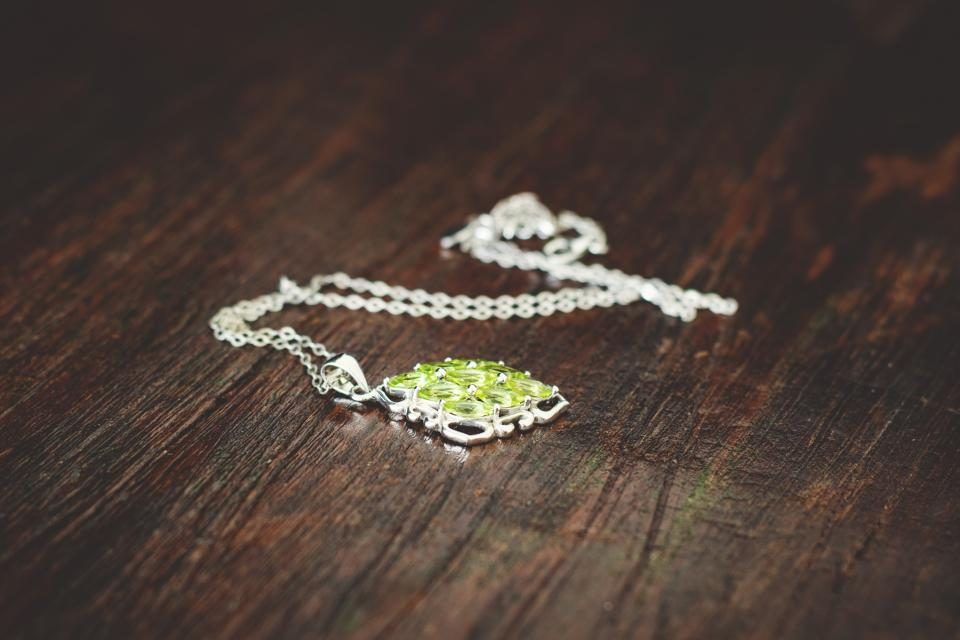 Illustrative photograph of necklace Chain